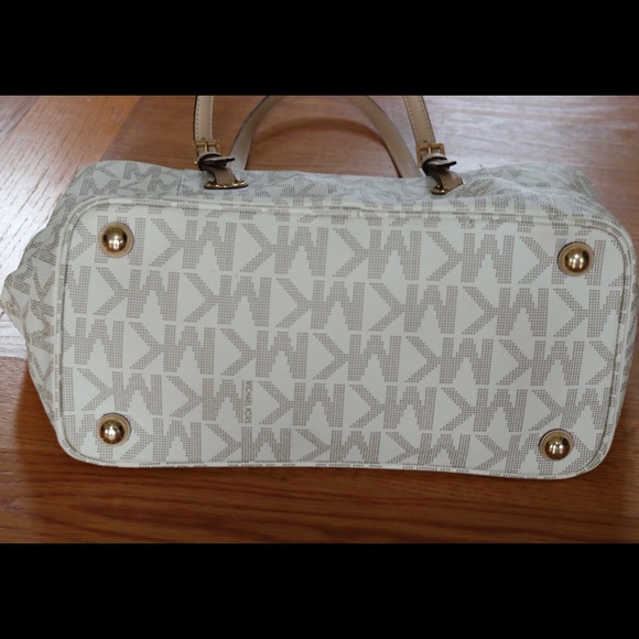 Women’s Michael Kors Jet Set Medium Tote - Picture 3 of 6